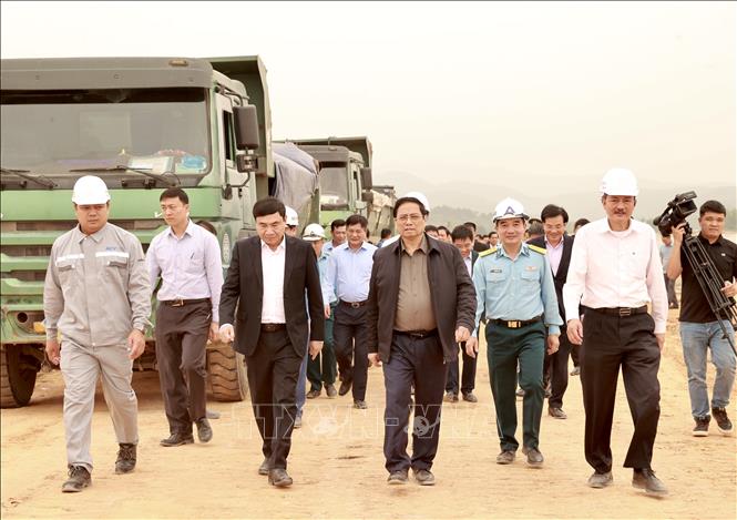 Thủ tướng Phạm Minh Chính kiểm tra tiến độ thực hiện Dự án đầu tư xây dựng mở rộng Cảng hàng không Điện Biên.